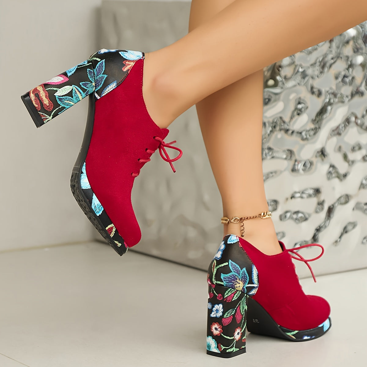 VougeVamp Elegant Chunky Heel Ankle Boots – Lace-Up Waterproof Platform Booties with Round Toe - VougeVampUK