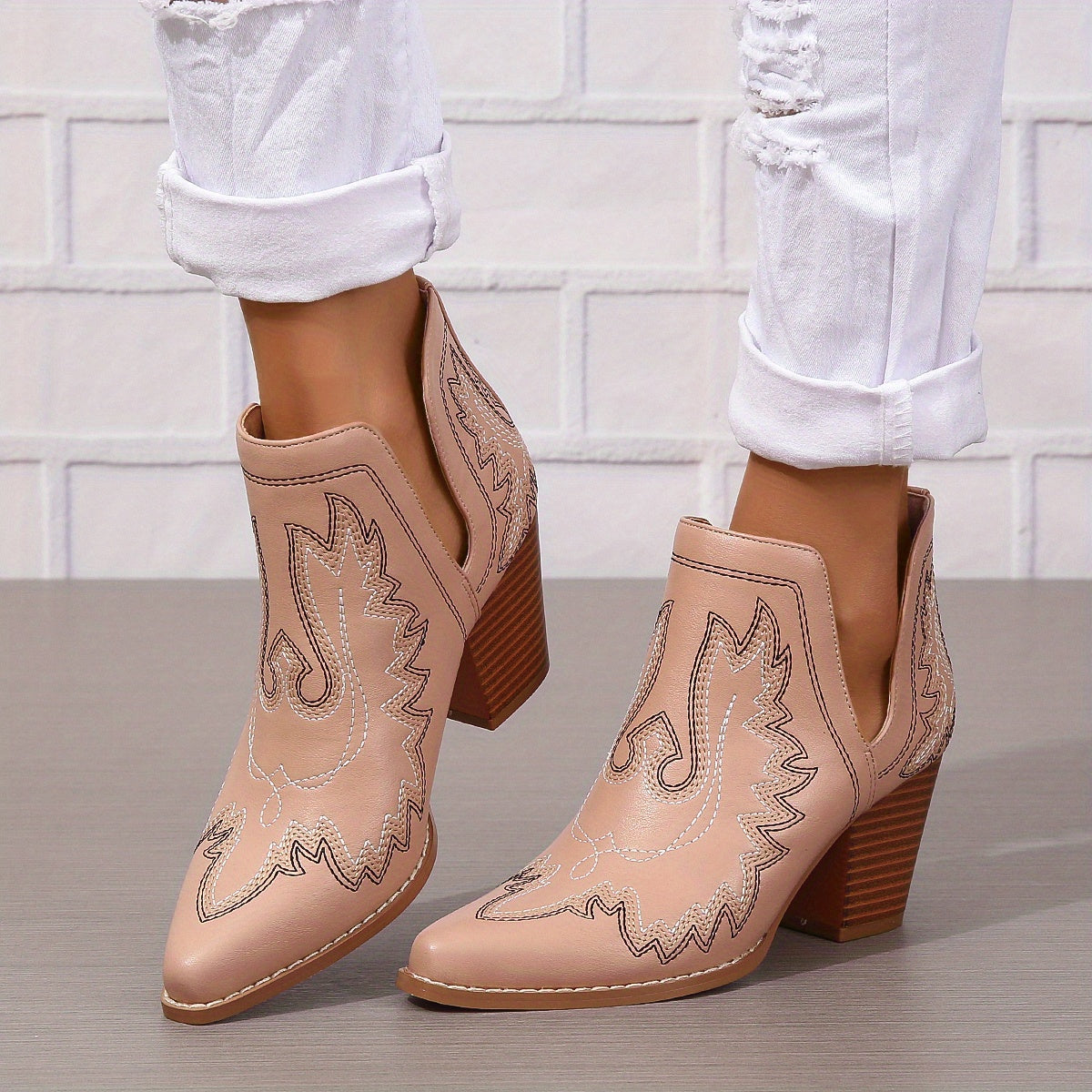 VougeVamp Women's Chunky Heel Ankle Boots – Retro Embroidered Slip-On Western V-Cut Boots - VougeVampUK