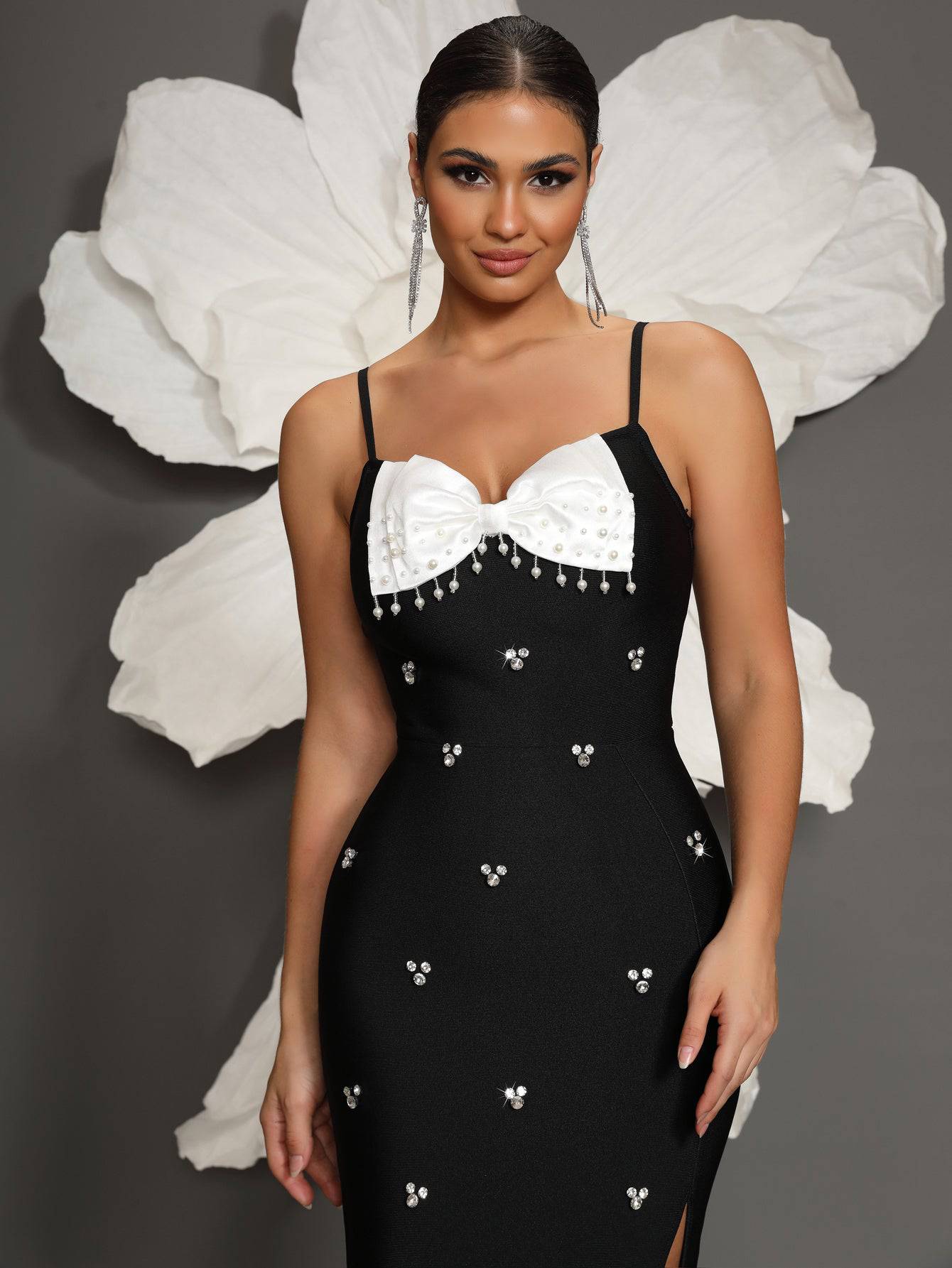 VougeVamp Elegant Knit Bodycon Evening Gown – Sleeveless Bandeau Dress with Handmade Bow & Bead Embellishments for Formal Events