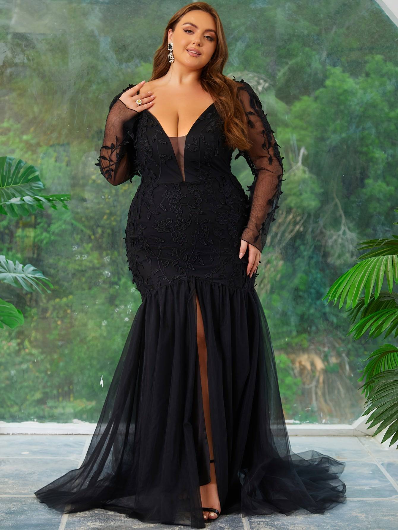 VougeVamp Plus Size Enchanting Mermaid Wedding Gown – Floral Mesh Detailing & Elegant Illusion Sleeves - VougeVampUK