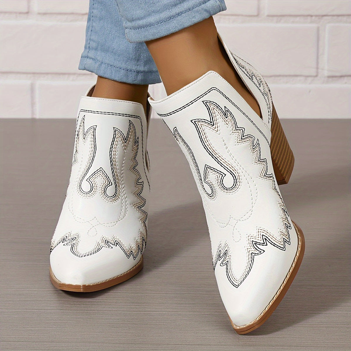 VougeVamp Women's Chunky Heel Ankle Boots – Retro Embroidered Slip-On Western V-Cut Boots - VougeVampUK