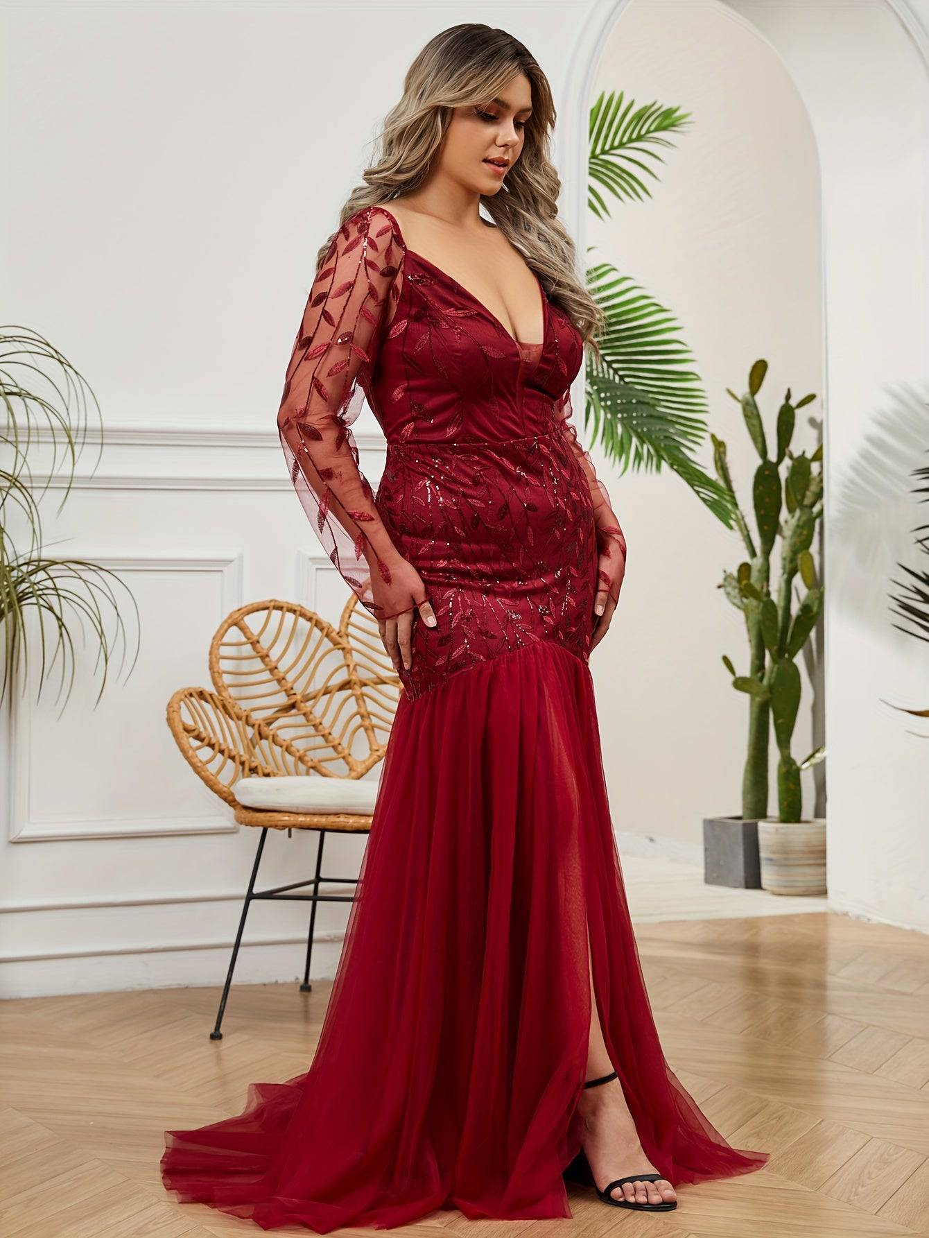 VougeVamp Plus Size Enchanting Mermaid Wedding Gown – Floral Mesh Detailing & Elegant Illusion Sleeves - VougeVampUK