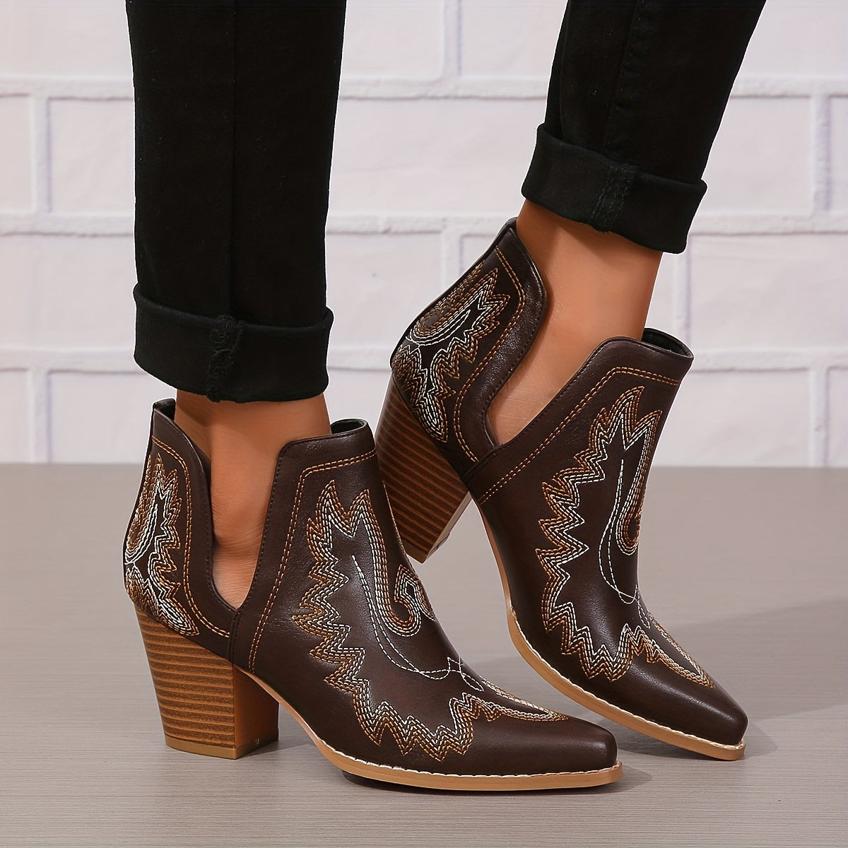 VougeVamp Women's Chunky Heel Ankle Boots – Retro Embroidered Slip-On Western V-Cut Boots - VougeVampUK