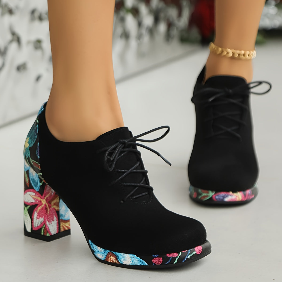 VougeVamp Elegant Chunky Heel Ankle Boots – Lace-Up Waterproof Platform Booties with Round Toe - VougeVampUK