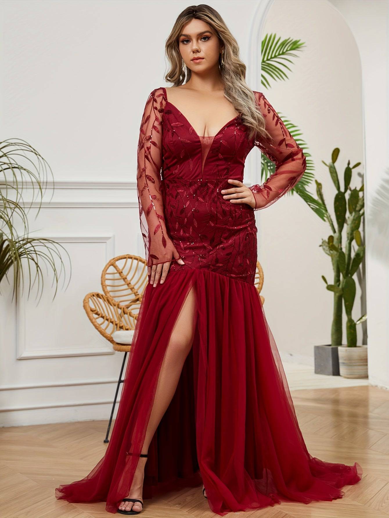 VougeVamp Plus Size Enchanting Mermaid Wedding Gown – Floral Mesh Detailing & Elegant Illusion Sleeves - VougeVampUK