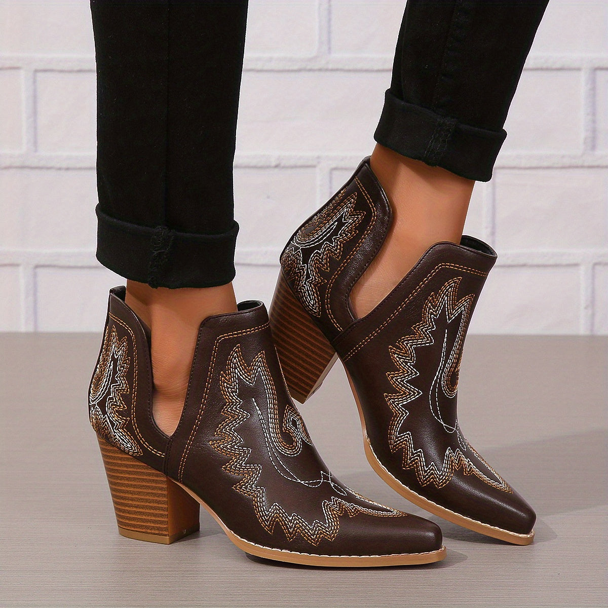 VougeVamp Women's Chunky Heel Ankle Boots – Retro Embroidered Slip-On Western V-Cut Boots - VougeVampUK