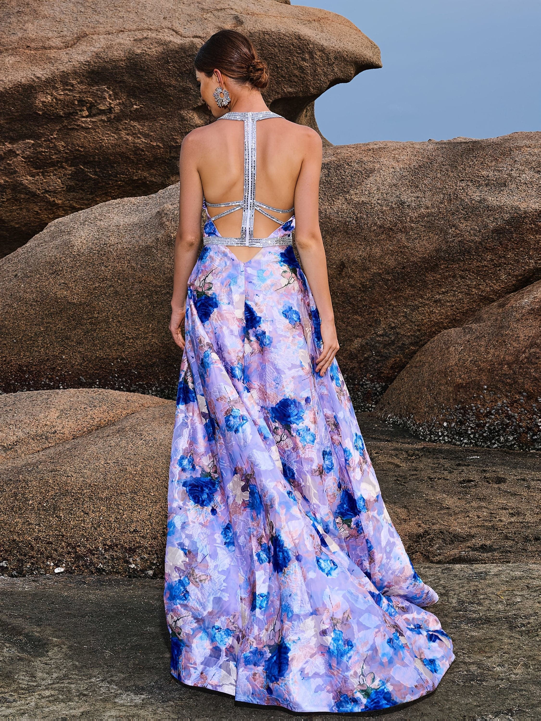 VougeVamp Halter Neck Backless Dress – Summer Print Maxi with Thigh-High Slit for Cocktail Parties - VougeVampUK