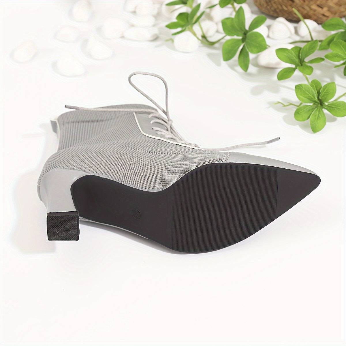 VougeVamp Fashionable Grey Ankle Boots – Pointed Toe & Chunky Heel Winter Boots - VougeVampUK