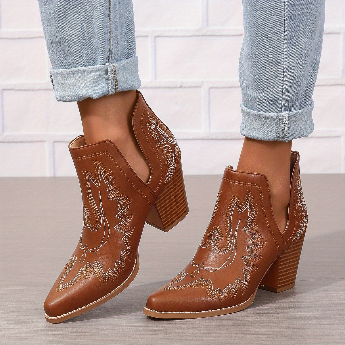 VougeVamp Women's Chunky Heel Ankle Boots – Retro Embroidered Slip-On Western V-Cut Boots - VougeVampUK