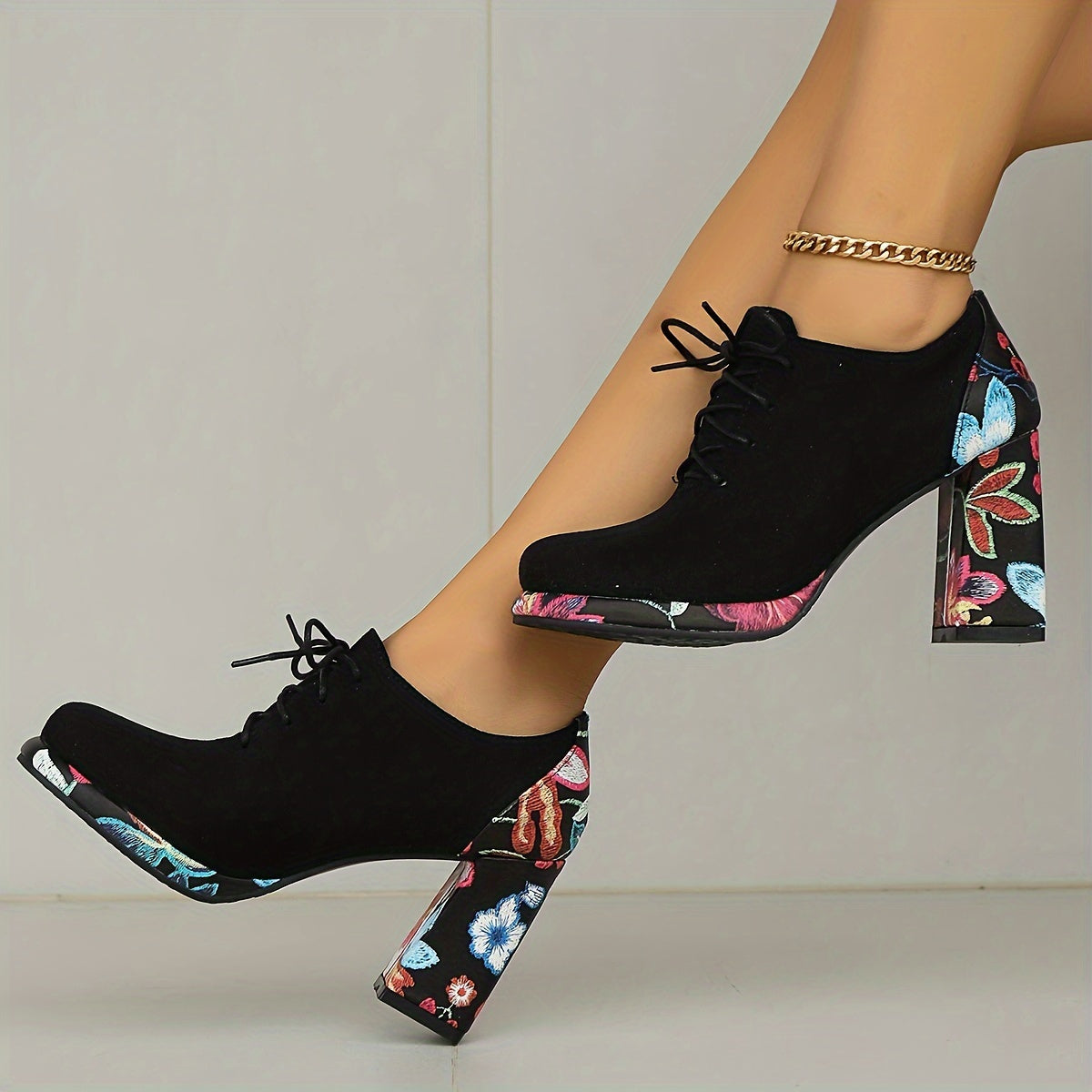 VougeVamp Elegant Chunky Heel Ankle Boots – Lace-Up Waterproof Platform Booties with Round Toe - VougeVampUK