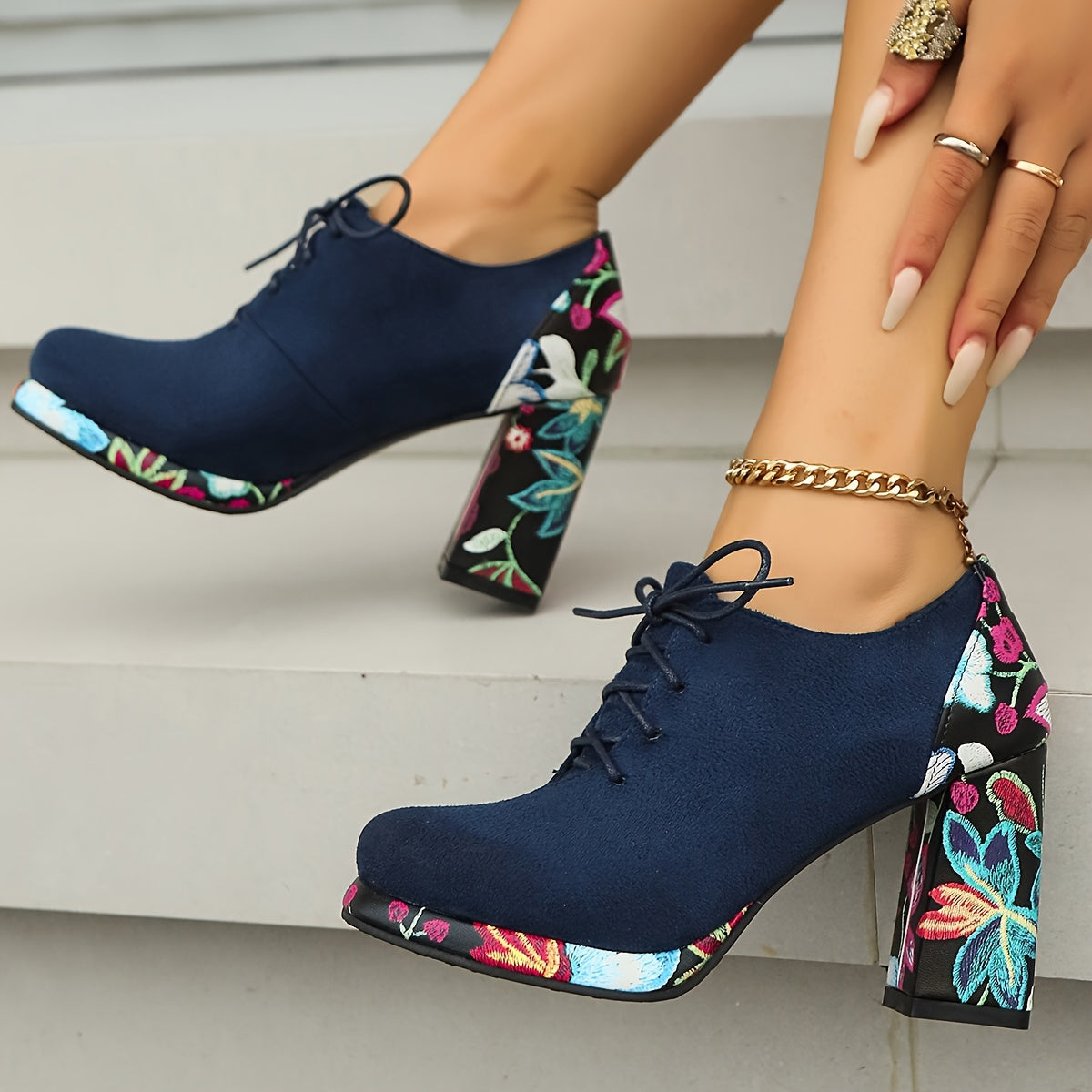 VougeVamp Elegant Chunky Heel Ankle Boots – Lace-Up Waterproof Platform Booties with Round Toe - VougeVampUK