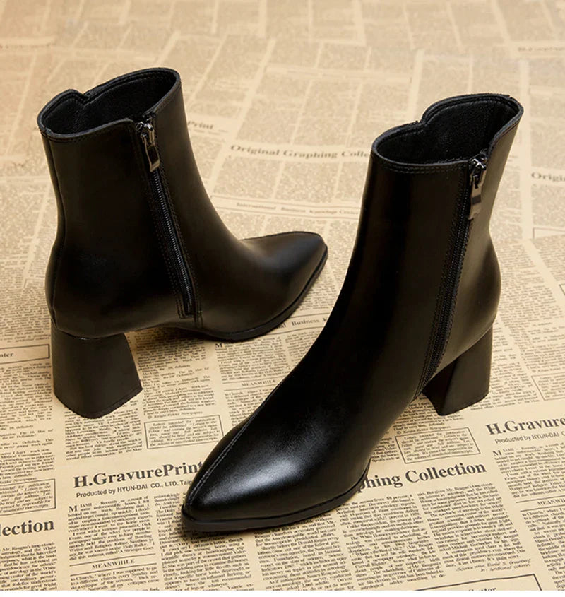 VougeVamp Women's Plush Ankle Boots – Warm High-Heel Booties with Side Zipper - VougeVampUK