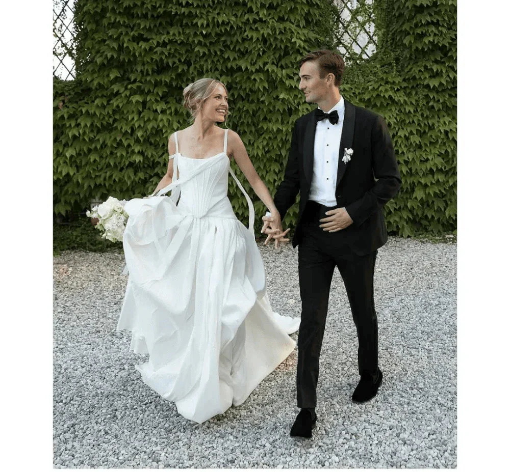 VougeVamp Customized White Spaghetti Strap Bud Wedding Dress - A-Line Sleeveless Floor-Length Gown - VougeVampUK