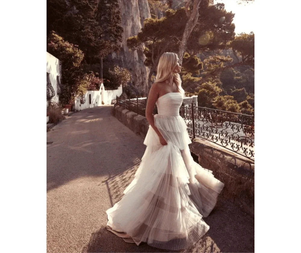 VougeVamp Formal A-Line Lace Wedding Dress - Strapless Multilayer Floor-Length Evening Gown - VougeVampUK