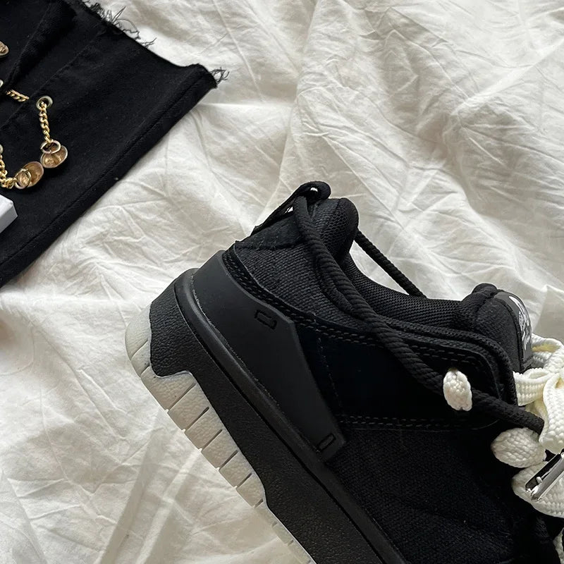 VougeVamp Retro Skateboard Sneakers – Trendy Contrasting Color Sports Shoes for Men & Women - VougeVampUK