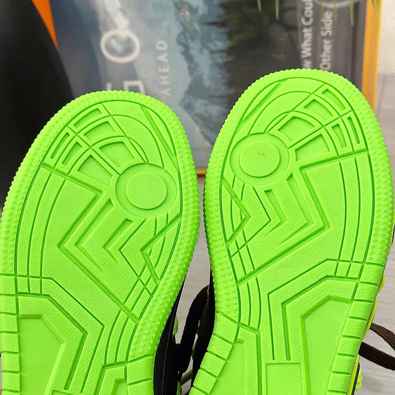 VougeVamp Unisex Skateboard Street Sneakers – High-Quality Hip-Hop Vulcanized Casual Shoes - VougeVampUK