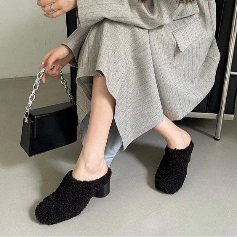 VougeVamp Women's Warm Thick Sole Slippers – Cozy Non-Slip Flat Indoor Shoes