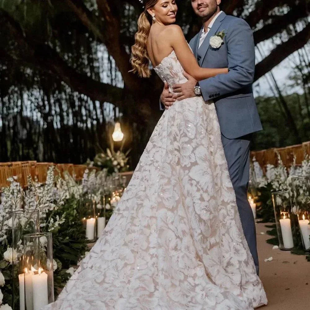 VougeVamp Customized White Lace Prom Dress - Strapless Floor-Length A-Line Evening Gown with Head Veil - VougeVampUK