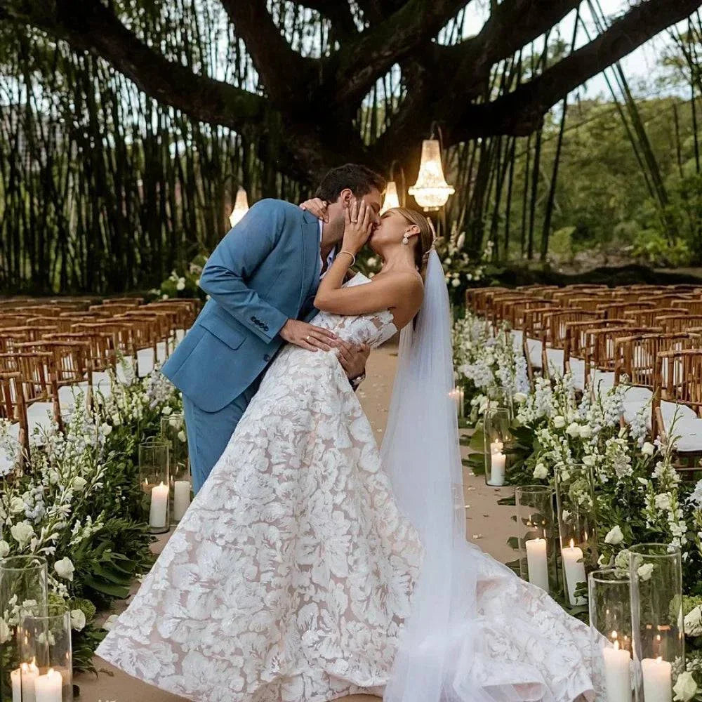 VougeVamp Customized White Lace Prom Dress - Strapless Floor-Length A-Line Evening Gown with Head Veil - VougeVampUK