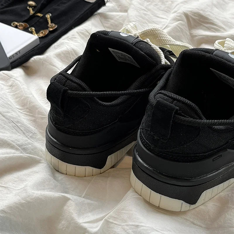 VougeVamp Retro Skateboard Sneakers – Trendy Contrasting Color Sports Shoes for Men & Women - VougeVampUK