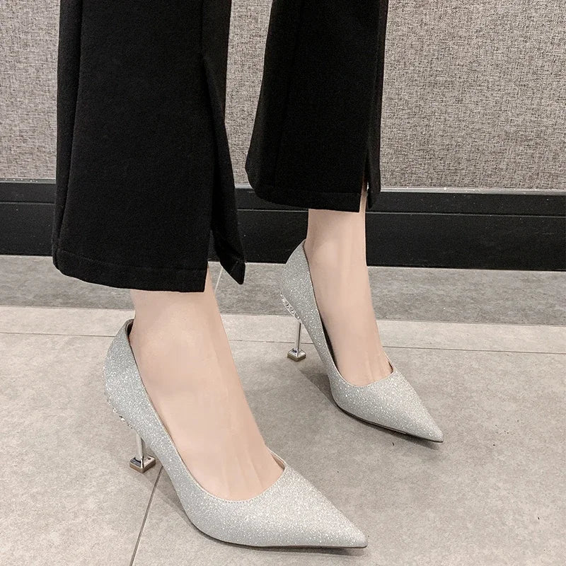 VougeVamp Elegant Stiletto Heels – Nude & Metallic Pointed Toe Dress Shoes with Pearl Detail for Bridal, Party & Special Occasions