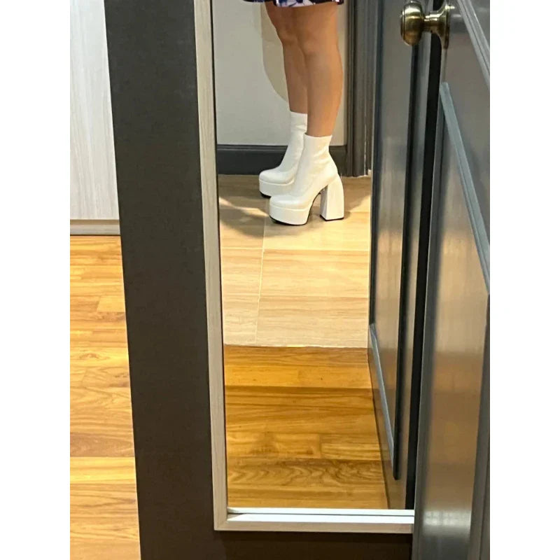 VougeVamp Women's Modern Platform Boots – Chunky Heel Leather Boots with Zipper Closure - VougeVampUK