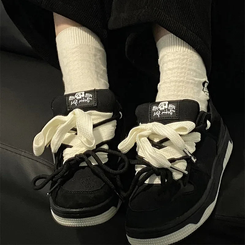 VougeVamp Retro Skateboard Sneakers – Trendy Contrasting Color Sports Shoes for Men & Women - VougeVampUK