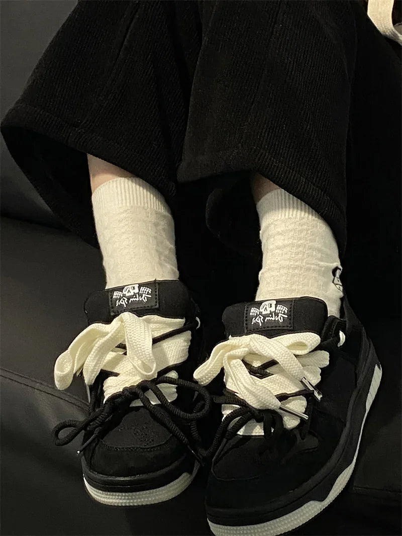 VougeVamp Retro Skateboard Sneakers – Trendy Contrasting Color Sports Shoes for Men & Women - VougeVampUK