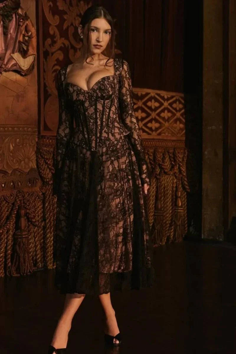 VougeVamp Lace Long-Sleeve Prom Dress - Sexy Black A-Line Evening Gown with Corset - VougeVampUK