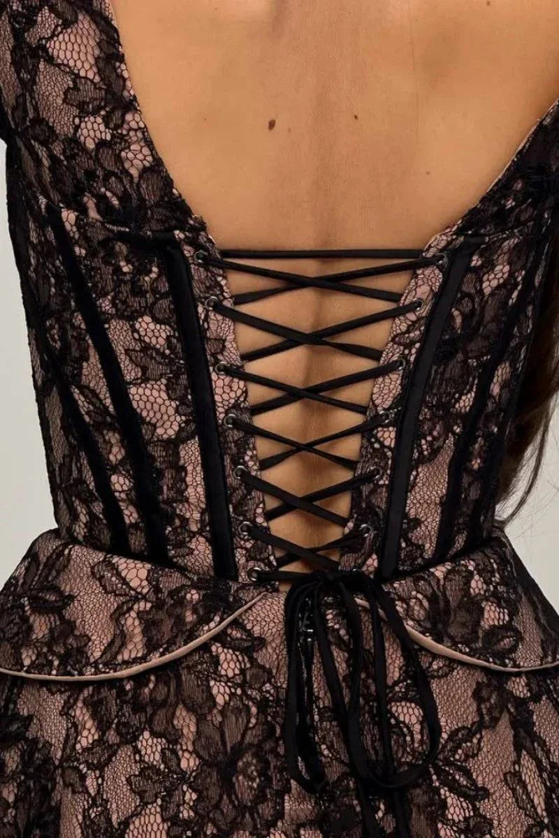 VougeVamp Lace Long-Sleeve Prom Dress - Sexy Black A-Line Evening Gown with Corset - VougeVampUK
