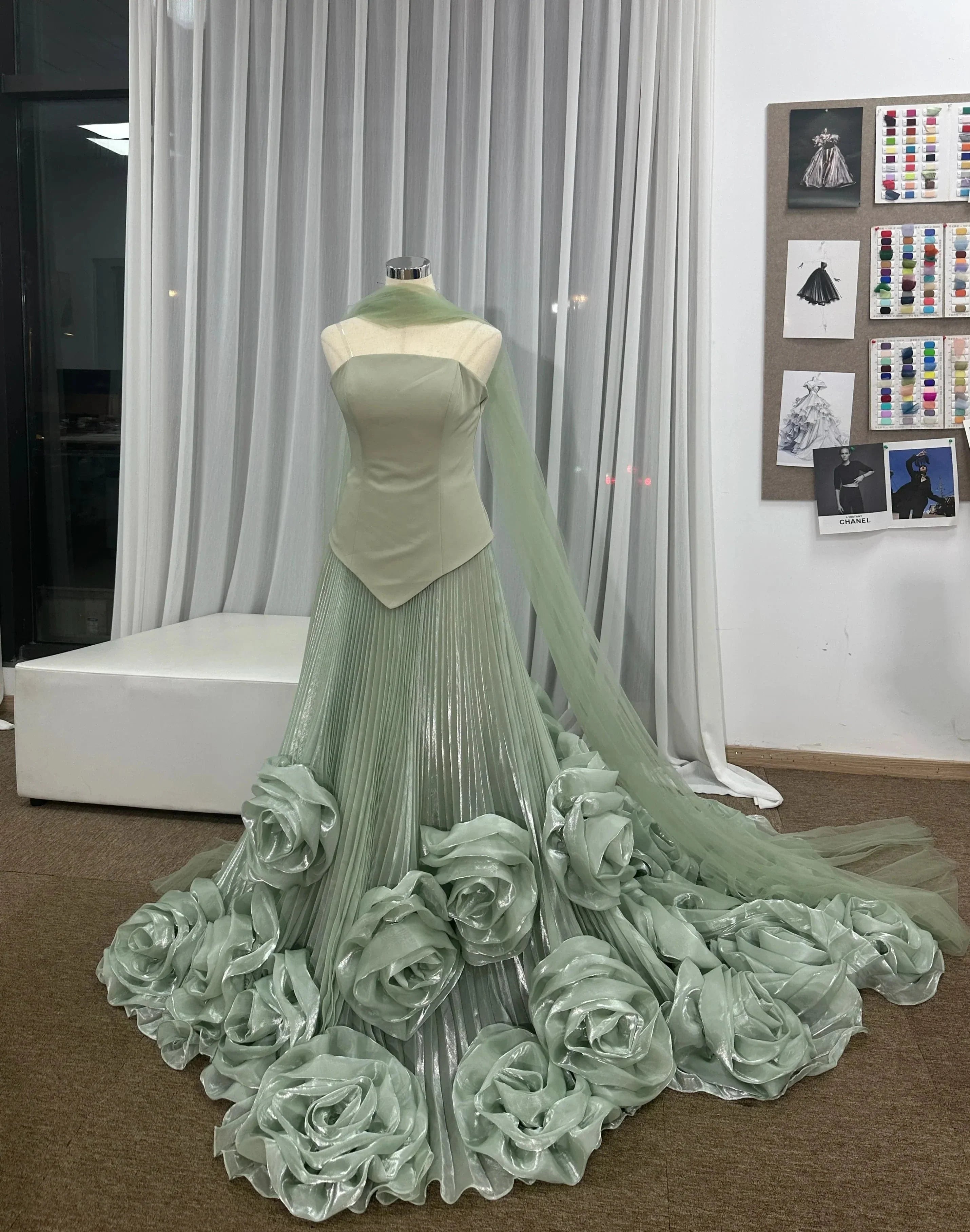 VougeVamp Elegant Strapless Long Train Prom Dress - Detachable Shawl Floor-Length Organza Evening Gown - VougeVampUK