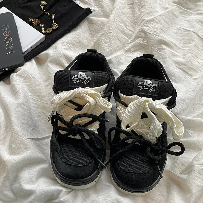 VougeVamp Retro Skateboard Sneakers – Trendy Contrasting Color Sports Shoes for Men & Women - VougeVampUK