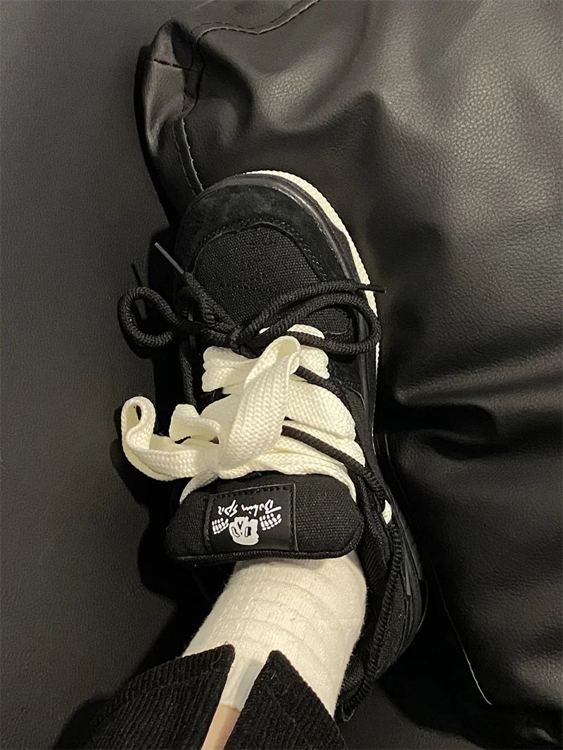 VougeVamp Retro Skateboard Sneakers – Trendy Contrasting Color Sports Shoes for Men & Women - VougeVampUK