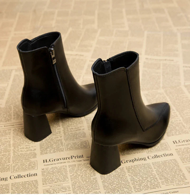 VougeVamp Women's Plush Ankle Boots – Warm High-Heel Booties with Side Zipper - VougeVampUK