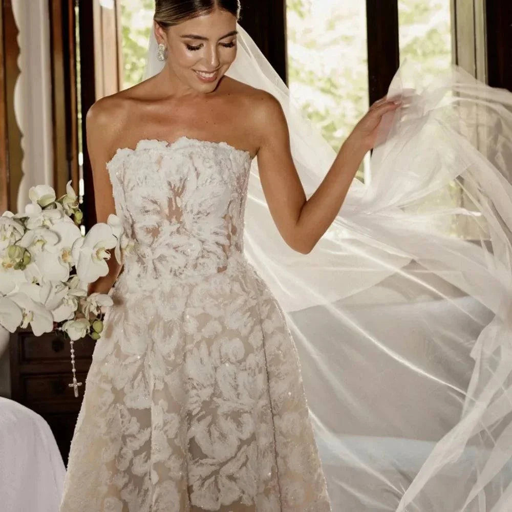 VougeVamp Customized White Lace Prom Dress - Strapless Floor-Length A-Line Evening Gown with Head Veil - VougeVampUK