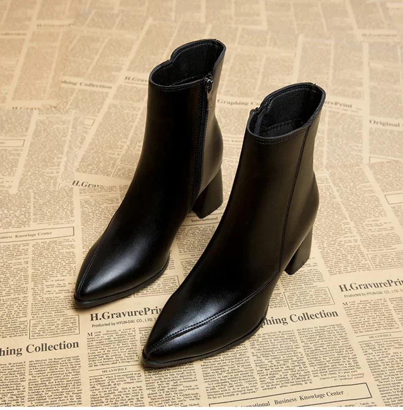 VougeVamp Women's Plush Ankle Boots – Warm High-Heel Booties with Side Zipper - VougeVampUK