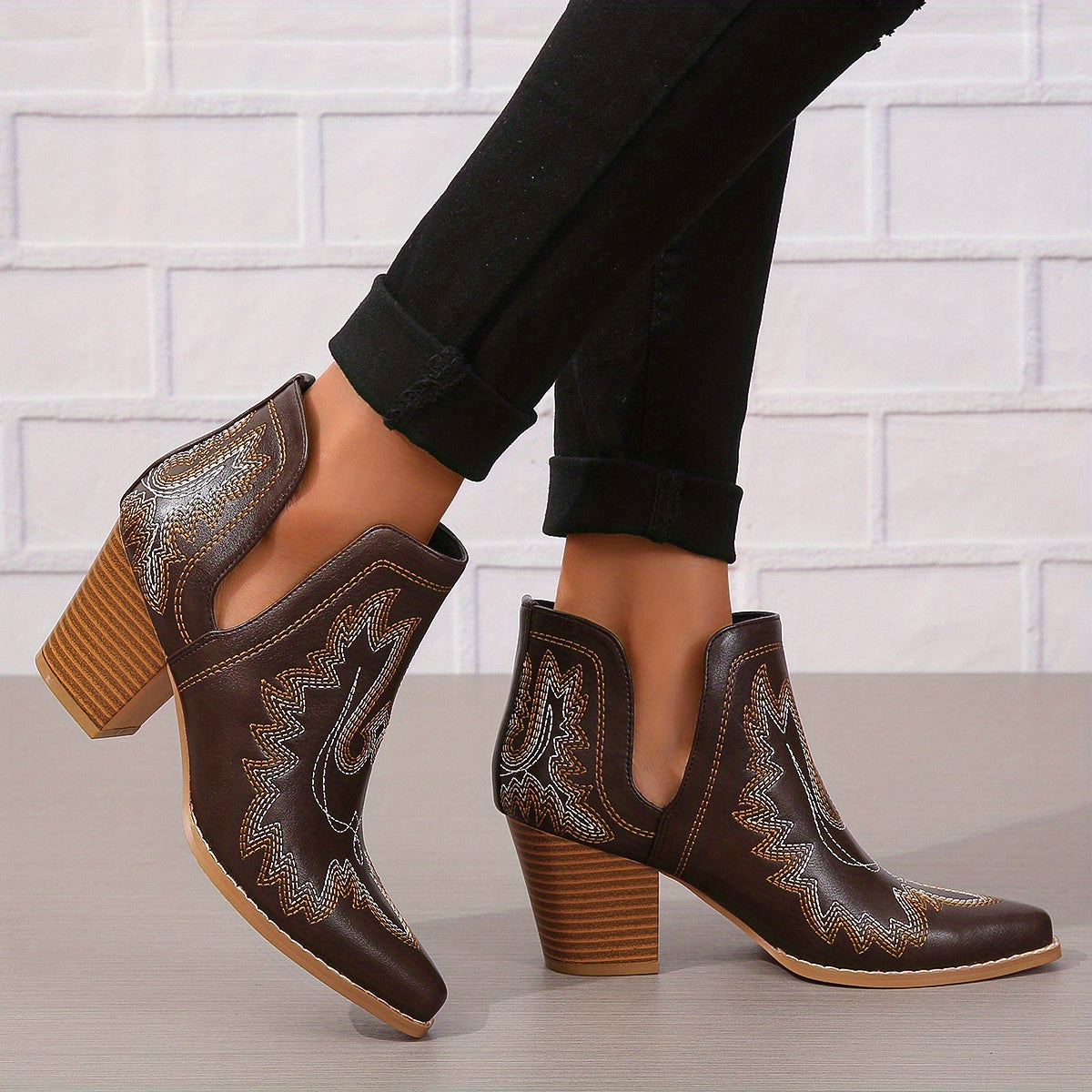 VougeVamp Women's Chunky Heel Ankle Boots – Retro Embroidered Slip-On Western V-Cut Boots - VougeVampUK