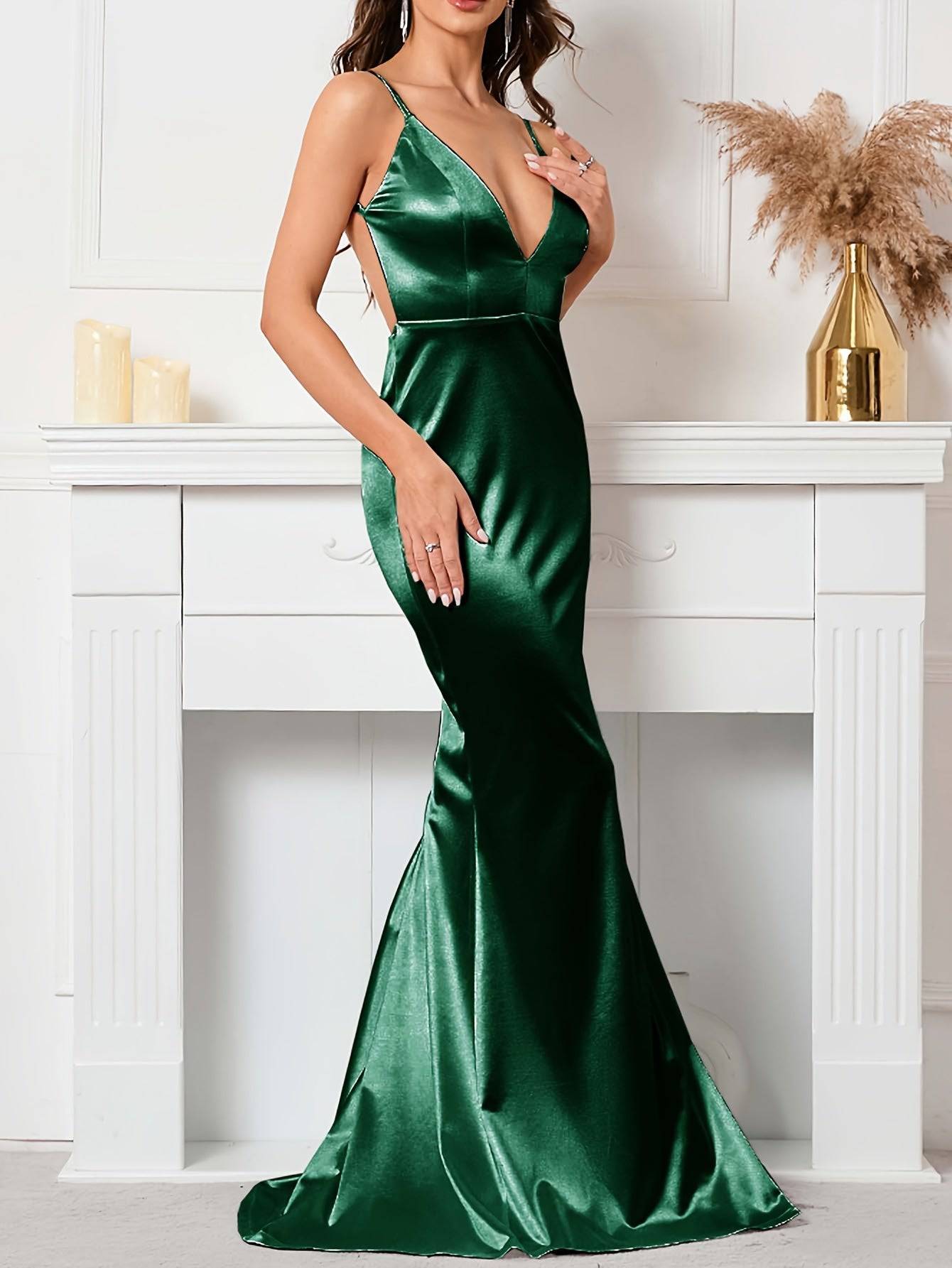 VougeVamp Elegant Satin Spaghetti Strap Gown – V-Neck Backless Slim Fit Dress for Parties & Banquets
