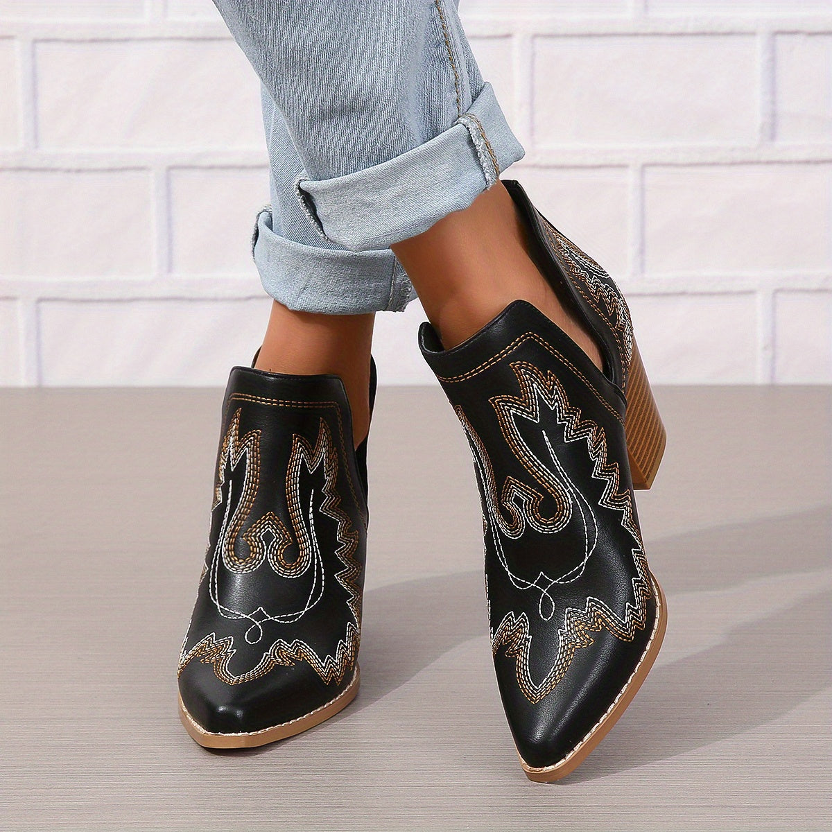 VougeVamp Women's Chunky Heel Ankle Boots – Retro Embroidered Slip-On Western V-Cut Boots - VougeVampUK