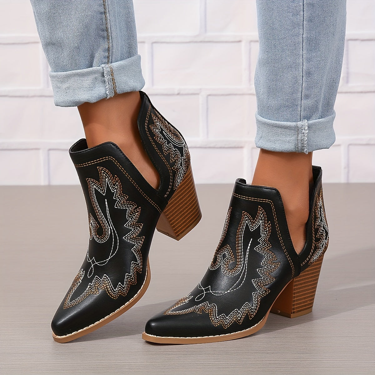 VougeVamp Women's Chunky Heel Ankle Boots – Retro Embroidered Slip-On Western V-Cut Boots - VougeVampUK