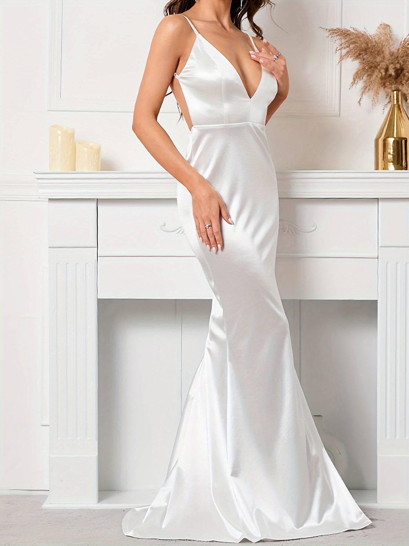 VougeVamp Elegant Satin Spaghetti Strap Gown – V-Neck Backless Slim Fit Dress for Parties & Banquets