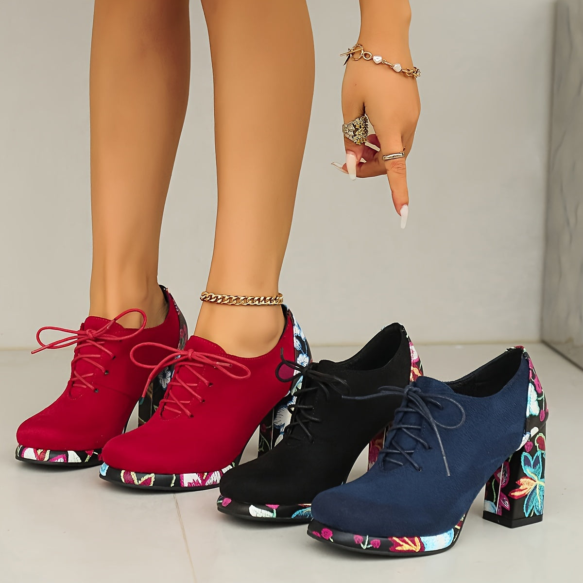 VougeVamp Elegant Chunky Heel Ankle Boots – Lace-Up Waterproof Platform Booties with Round Toe - VougeVampUK