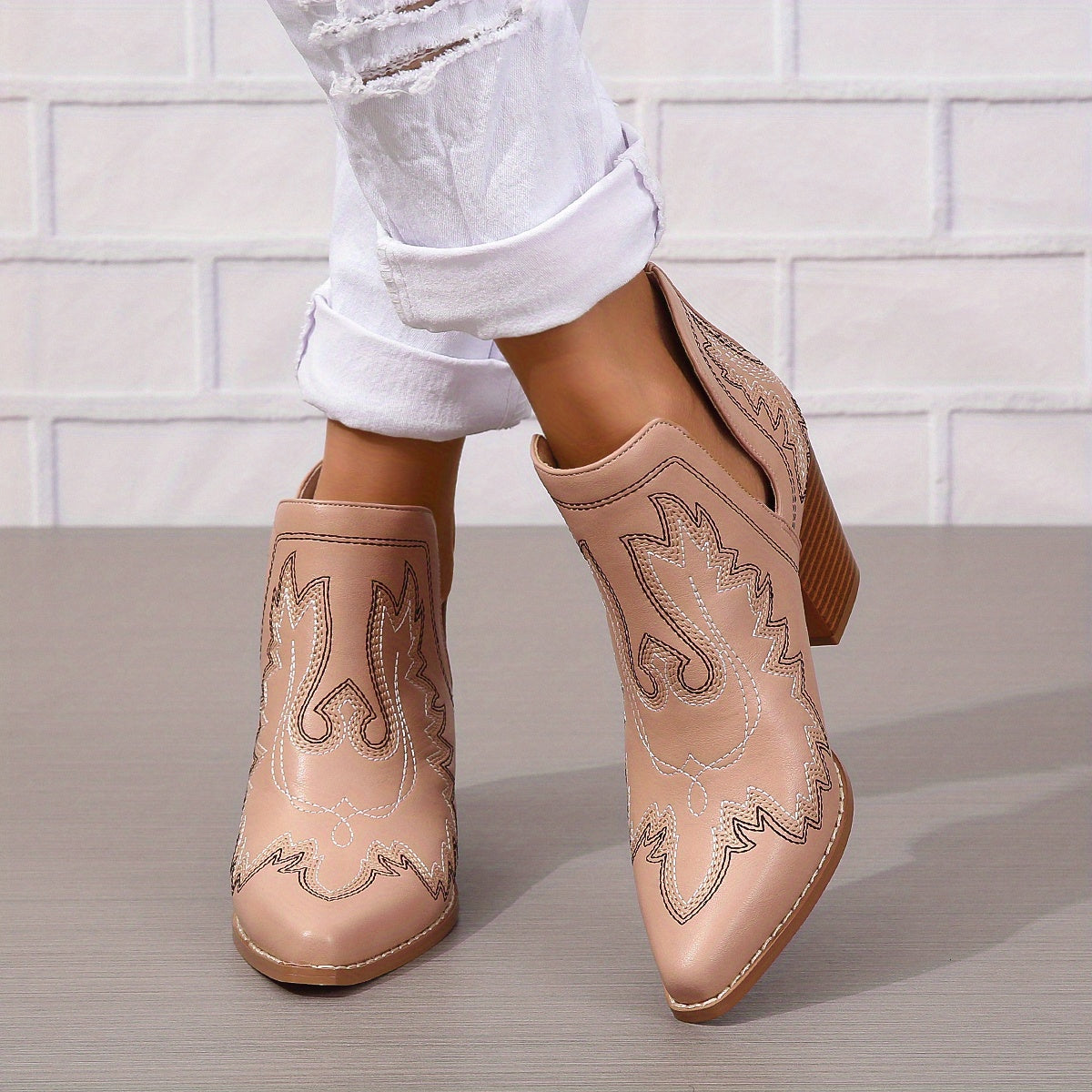 VougeVamp Women's Chunky Heel Ankle Boots – Retro Embroidered Slip-On Western V-Cut Boots - VougeVampUK