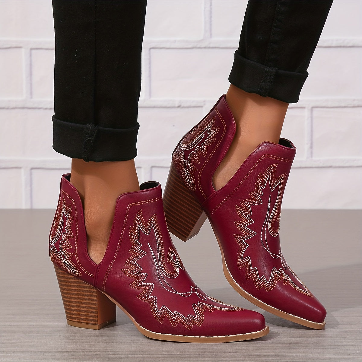 VougeVamp Women's Chunky Heel Ankle Boots – Retro Embroidered Slip-On Western V-Cut Boots - VougeVampUK