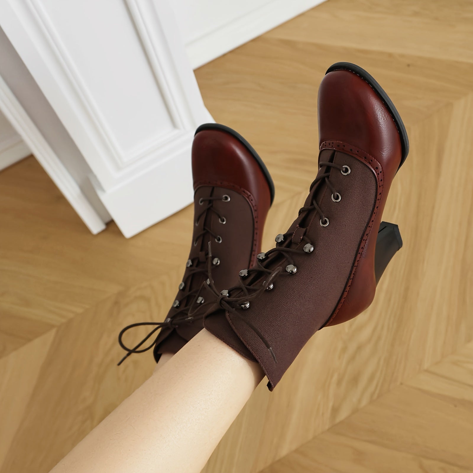 VougeVamp Women's Vintage British Style Ankle Boots – Lace-Up Closure with Block Heel - VougeVampUK