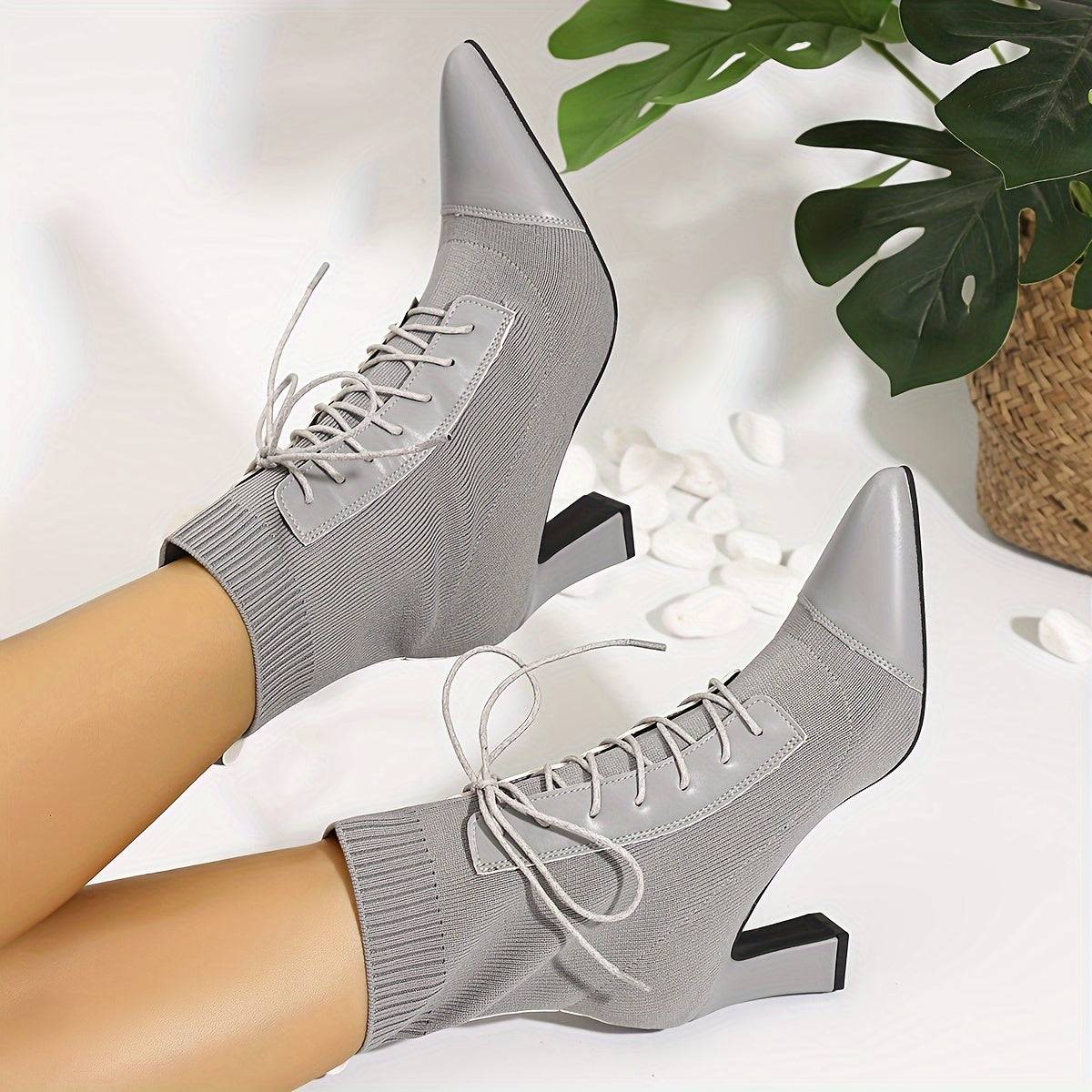 VougeVamp Fashionable Grey Ankle Boots – Pointed Toe & Chunky Heel Winter Boots - VougeVampUK