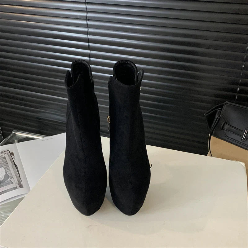 VougeVamp Women’s Black Sexy Platform Boots – Extreme High Heels with Elastic Buckle Strap and Zip Closure