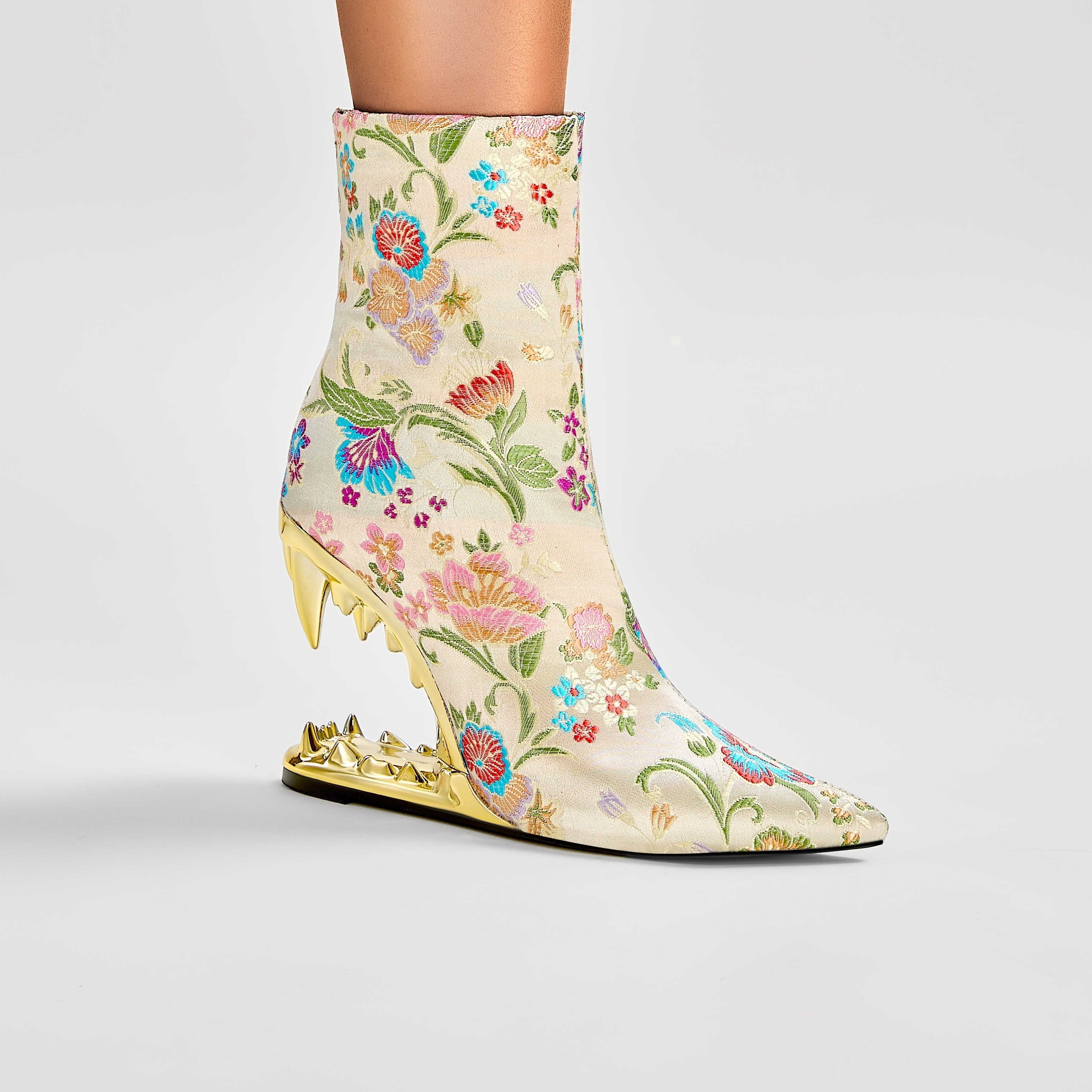 VougeVamp Elegant Floral Embroidered Ankle Boots – Pointed Toe High Heel Zip-Up Booties - VougeVampUK