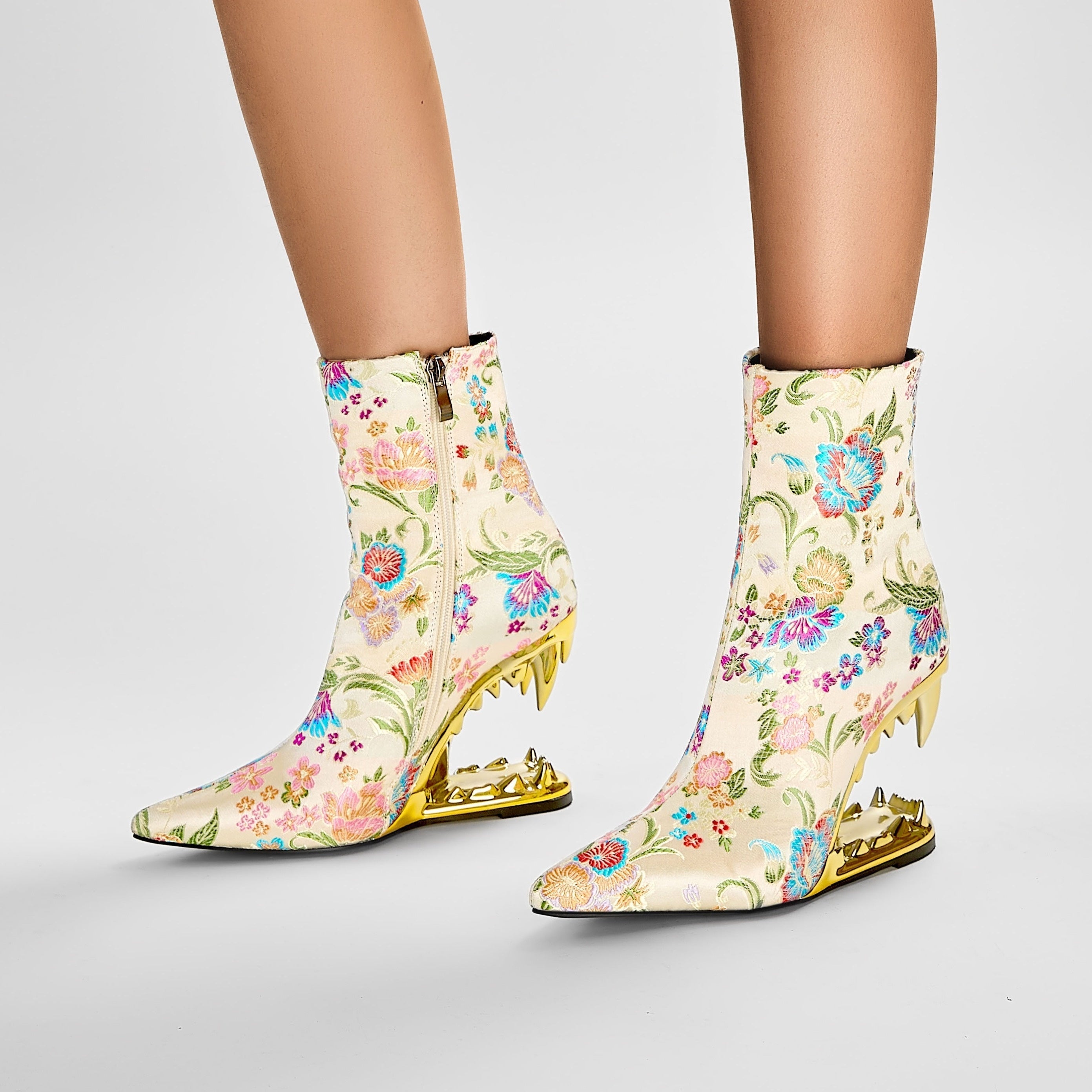 VougeVamp Elegant Floral Embroidered Ankle Boots – Pointed Toe High Heel Zip-Up Booties - VougeVampUK