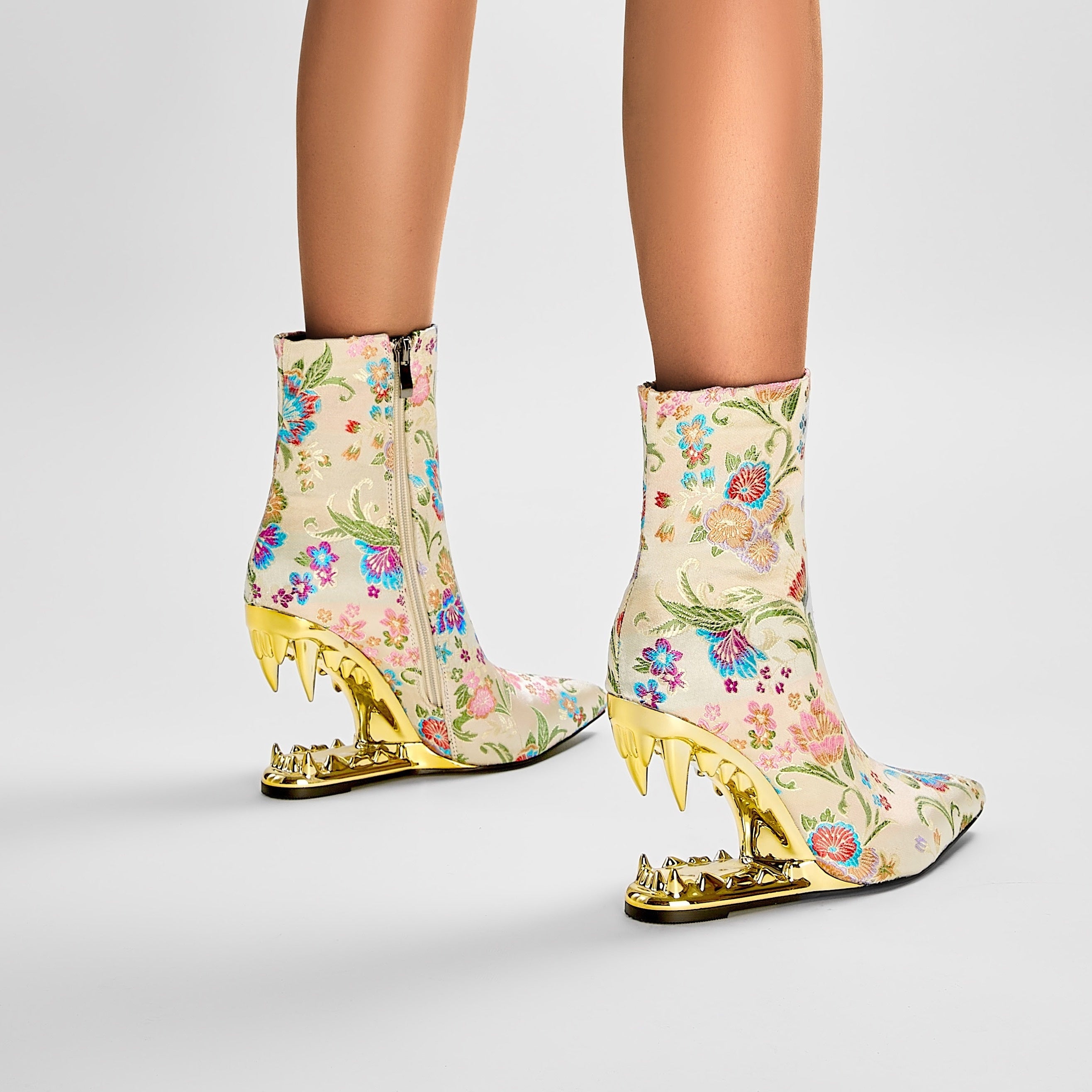 VougeVamp Elegant Floral Embroidered Ankle Boots – Pointed Toe High Heel Zip-Up Booties - VougeVampUK